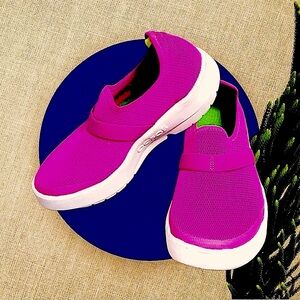 OOFOS Sport shoe 9. In like new condition.